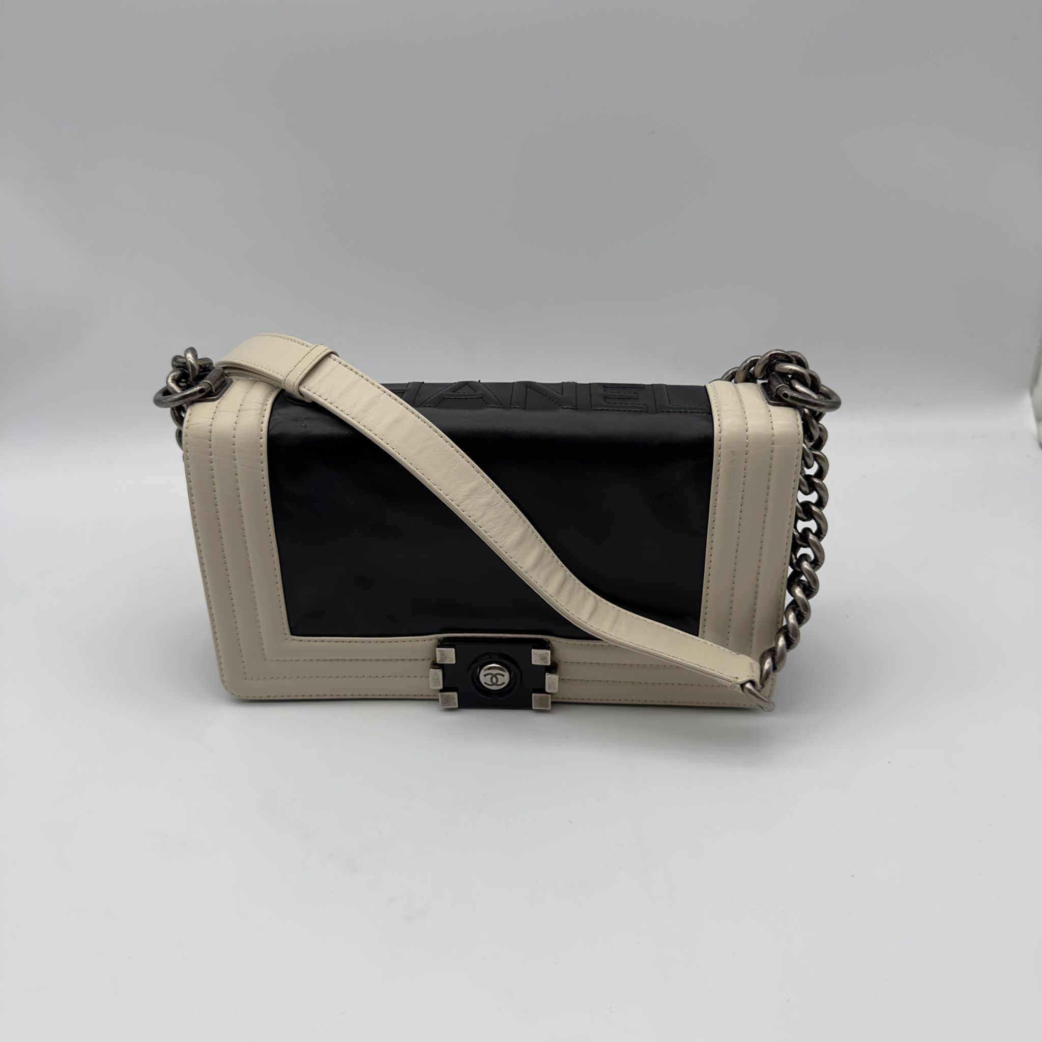 CHANEL BOY FLAP BLACK/WHITE (2012)