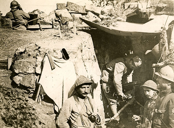 French-machine-gun-position-trenches-Wes