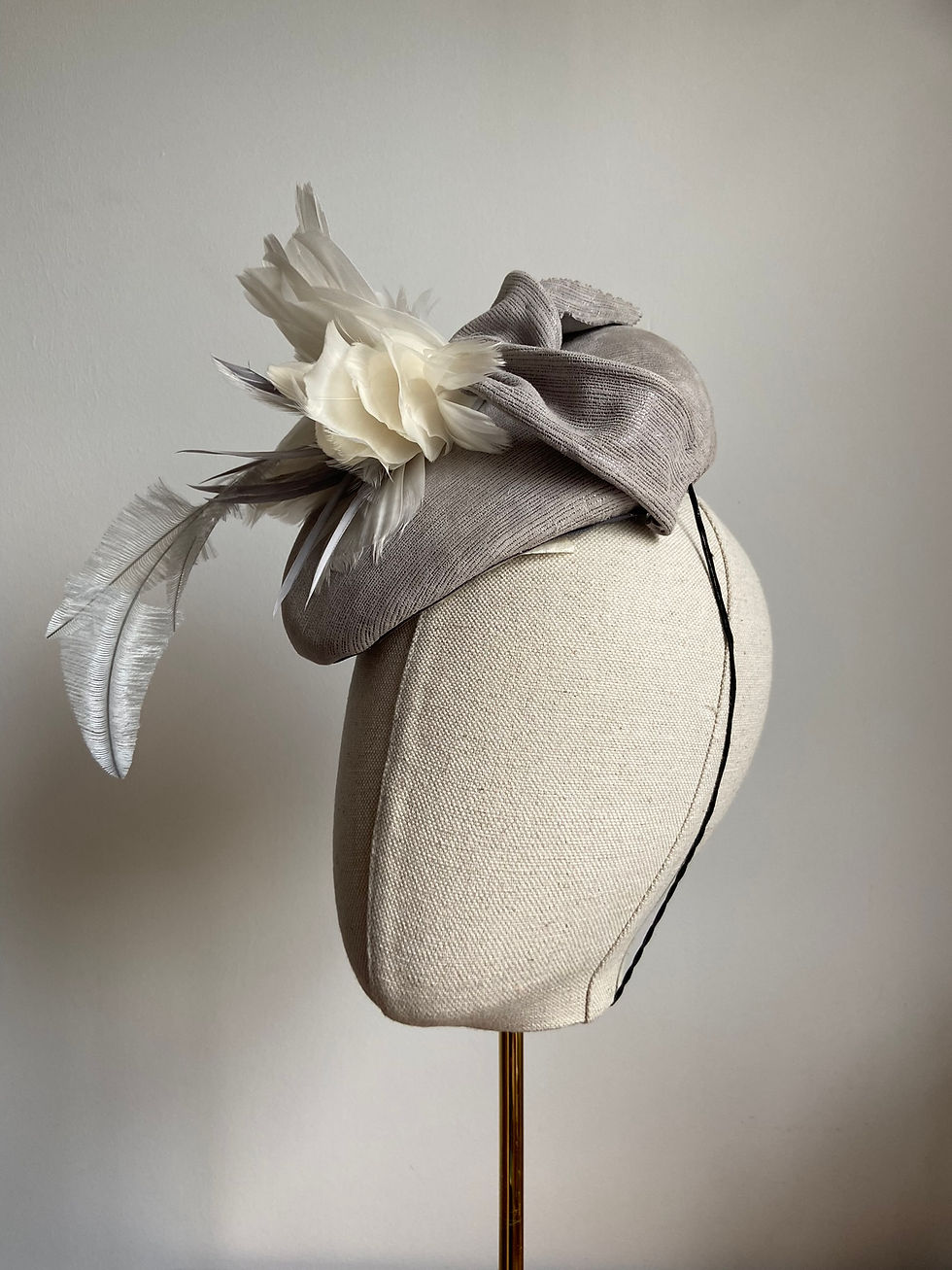 Thumbnail: Silver/Grey Textured velvet beret with feathered flowers