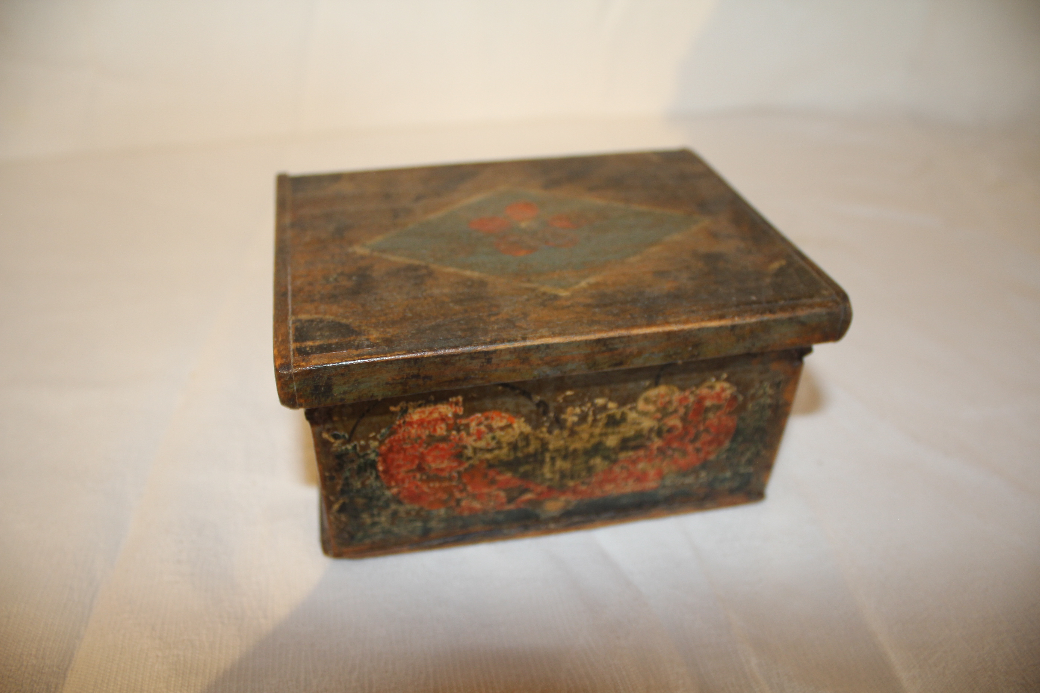 Coffret peint
