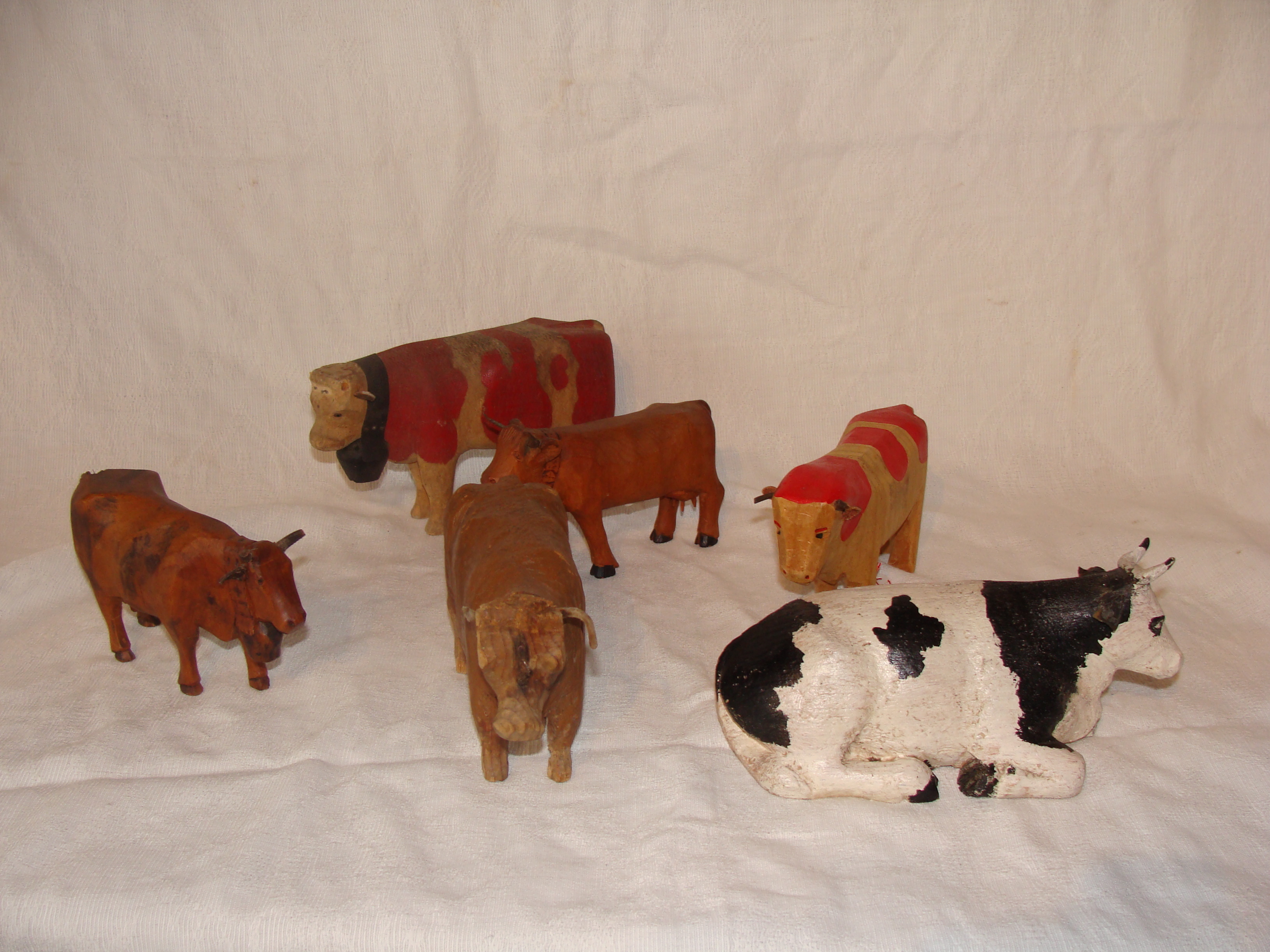 Divers vaches en bois