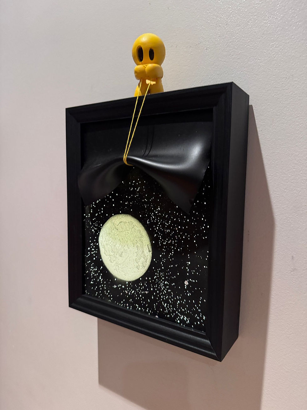 Thumbnail: Dark 3D Moon lightbox reveal