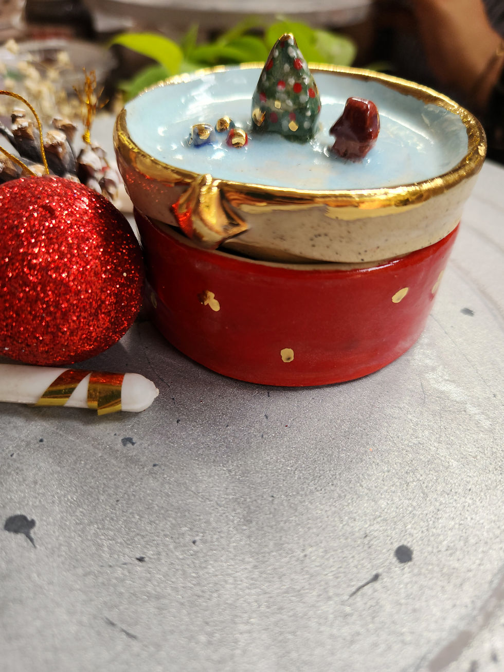 Thumbnail: Small storage box with Christmas-y lid
