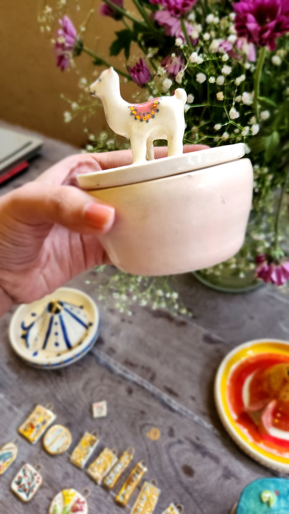 Thumbnail: Lama on a jar