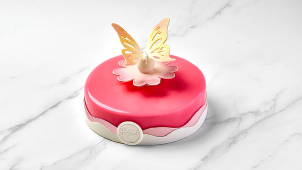 Elderflower White Peach Mousse Cake by Executive Pastry Chef Kevin Chiu - Image courtesy of Hyatt Hotels Hong Kong