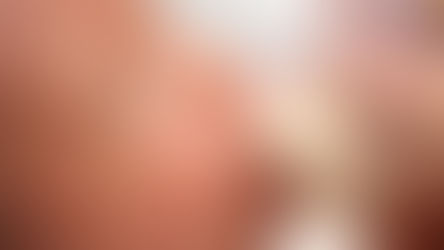 Bebito tomando leche materna en jeringa