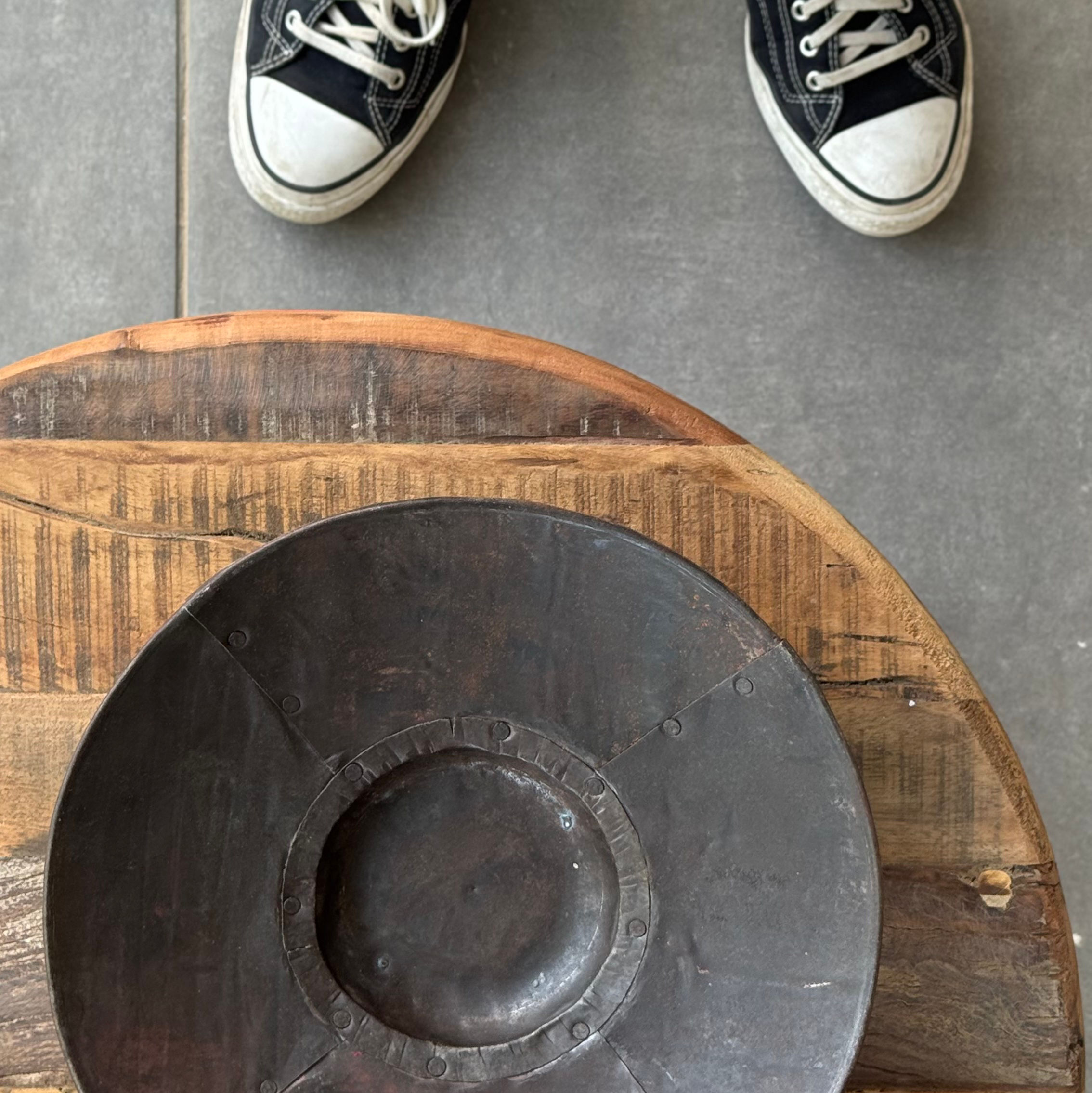 קערת ברזל על רגל 