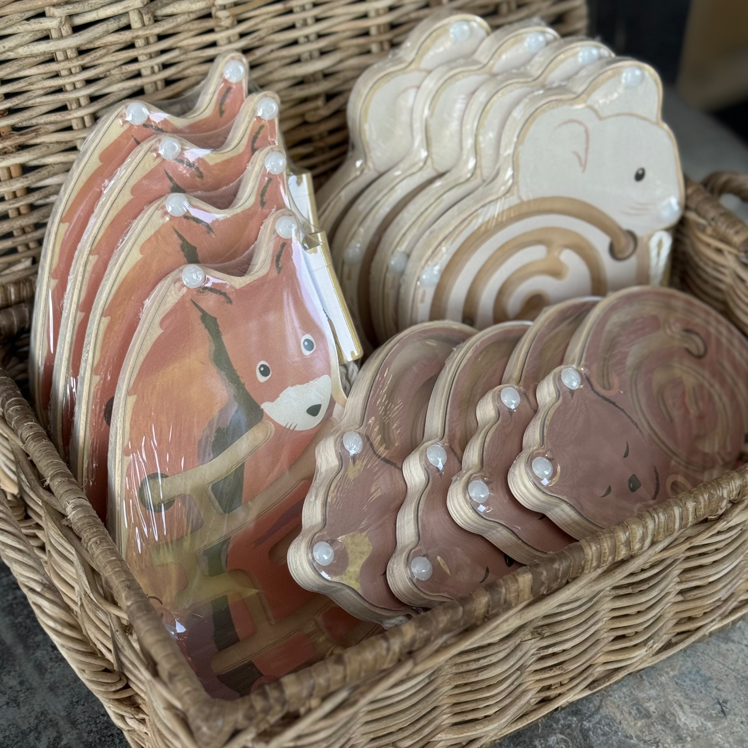 משחק מבוך מעץ עם מגנט