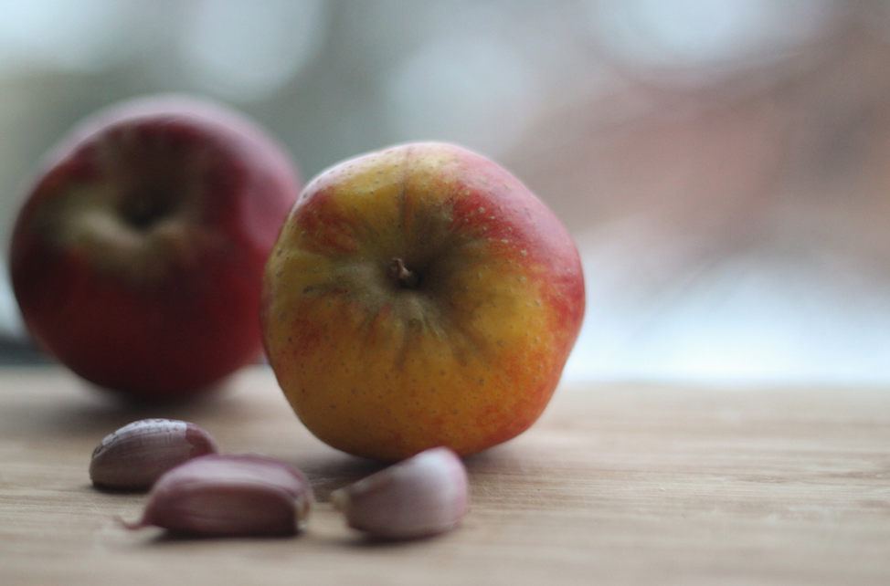 Apple and Garlic Juice