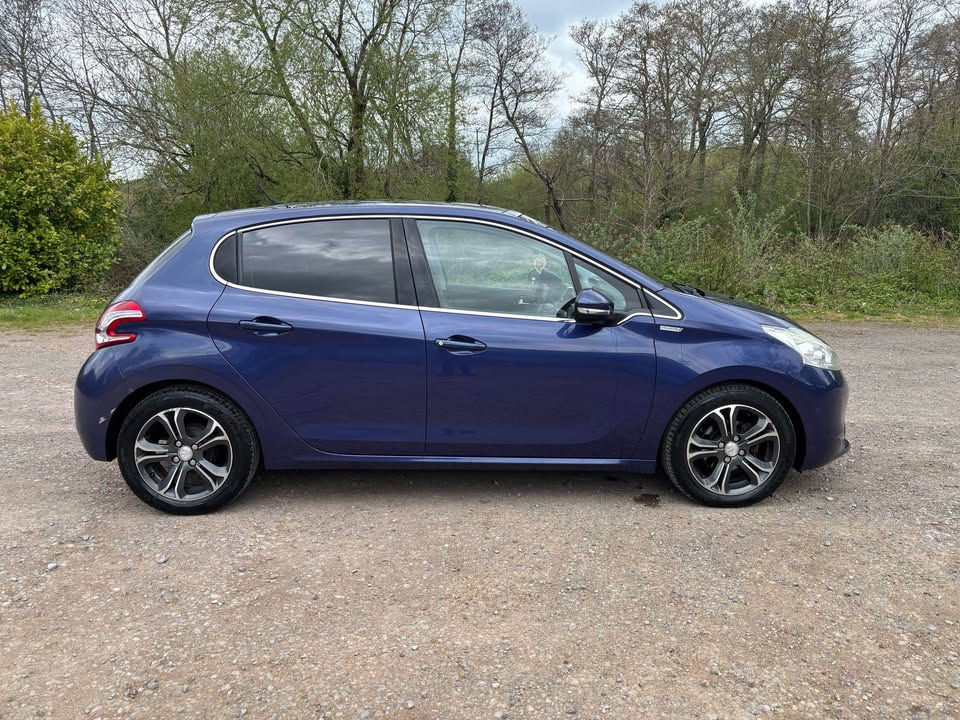 Thumbnail: 2012 Peugeot 208