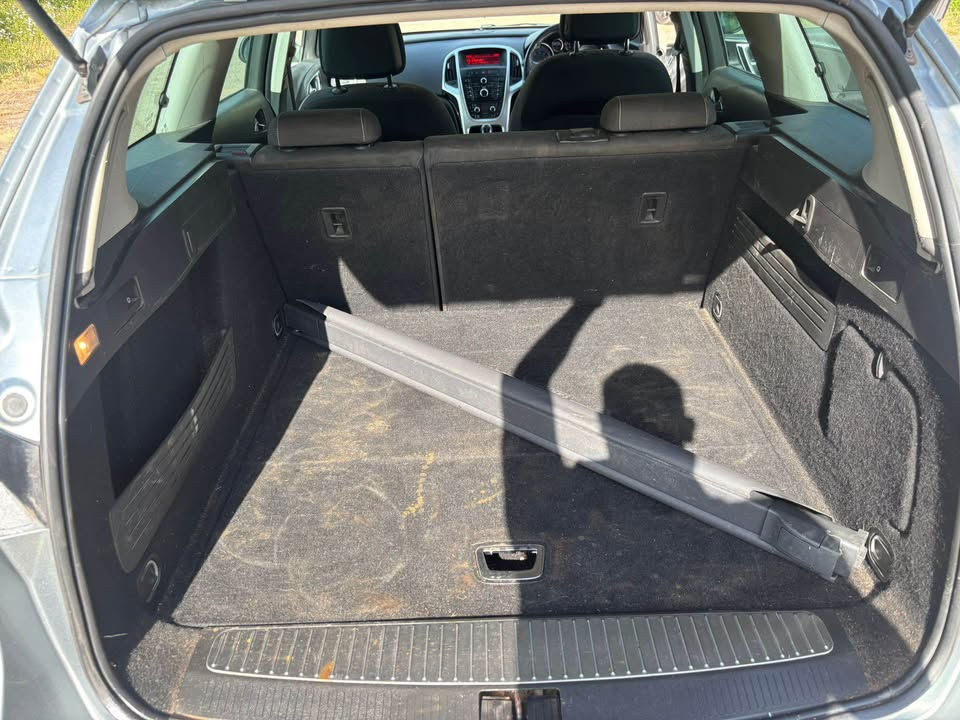 Thumbnail: 2011 Vauxhall Astra SRI