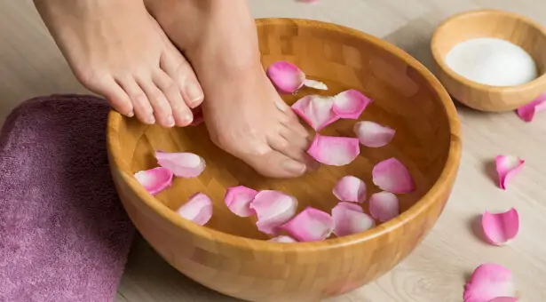 bain-de-pied_shutterstock_298128575.webp