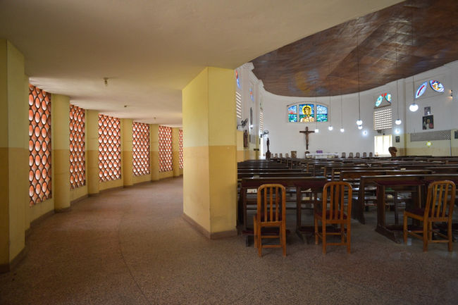 Interno chiesa del seminario a Lomé, Togo.