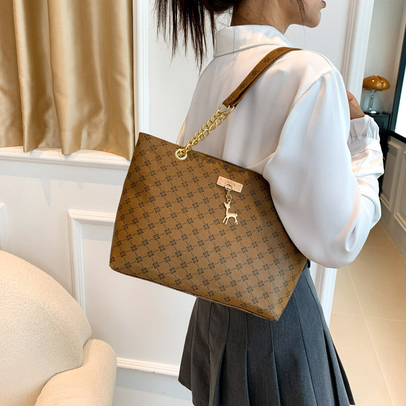 Thumbnail: Everyday Luxe Soft Leather Tote