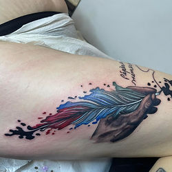 Tatouage plume encre