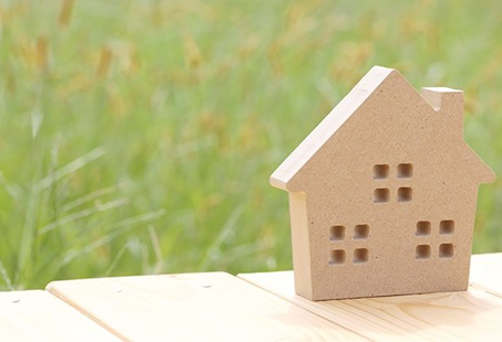 Distinción Importante: Las casas son menos asequibles, no inasequibles