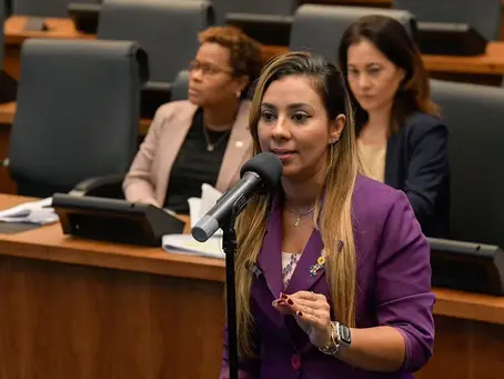 Presença de intérprete para pessoas com deficiência auditiva em procedimentos com sedação pode ser garantida por Lei