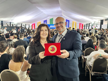 Aluísio d’Elias recebe Selo Ouro em alfabetização em cerimônia realizada em Brasília