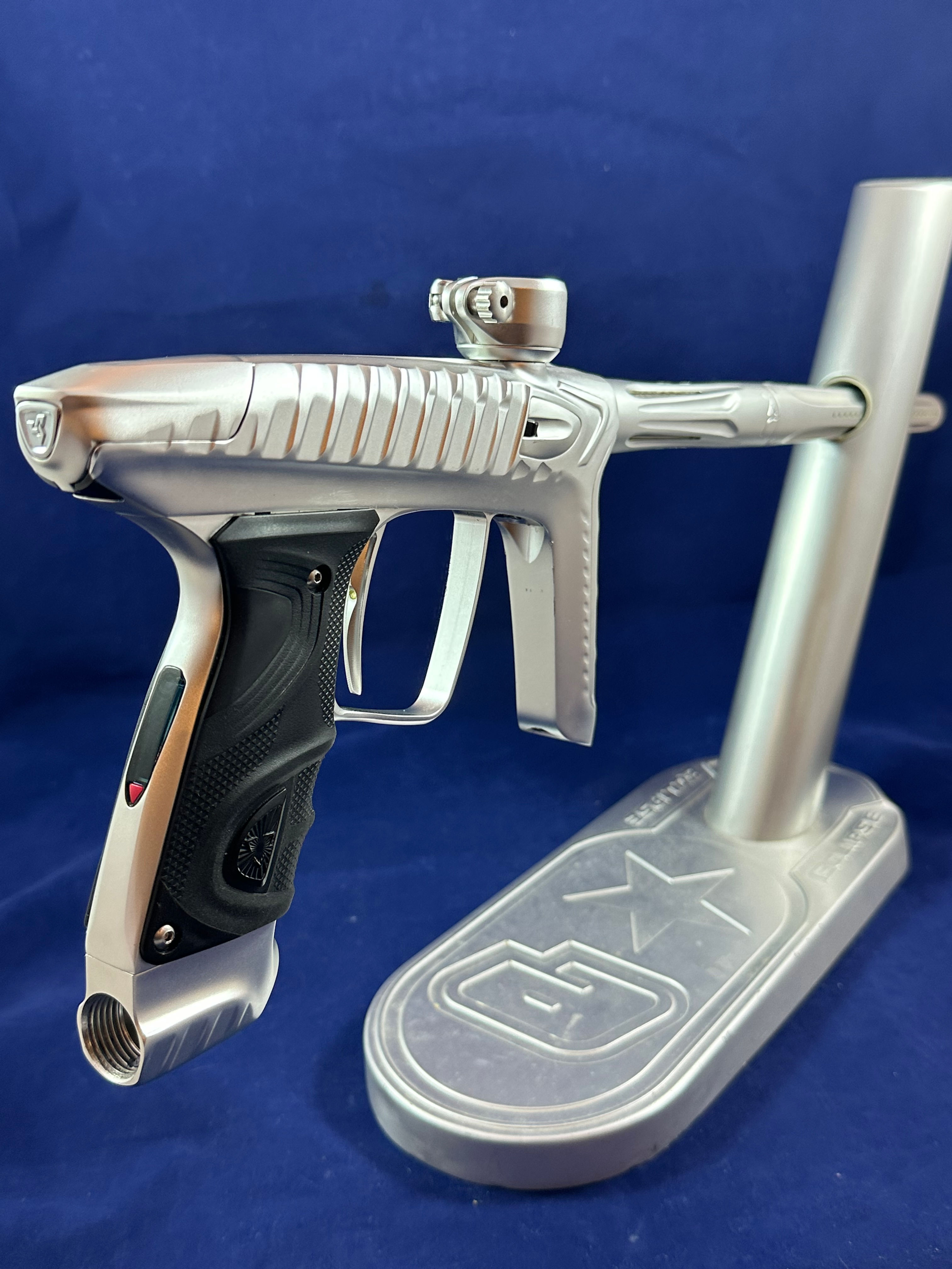 Luxe TM40 Project G - White   pre-owned