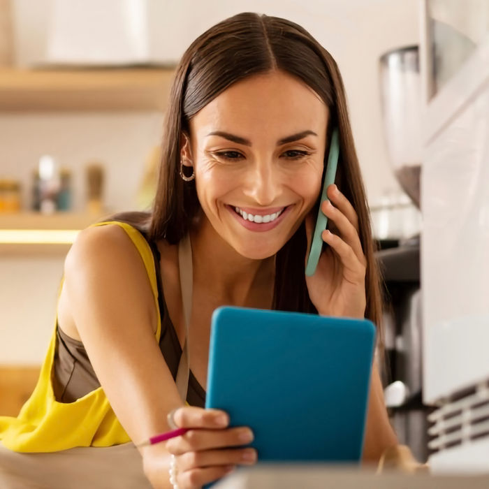 A compilation of testimonials about vivhok.com services, generated from various customer reviews