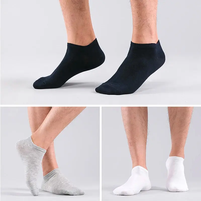Miniature : 3 hommes portant des paires de chaussettes de haute qualité vue de face