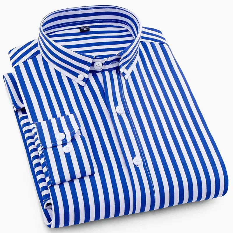 Miniature : Chemise d'affaires pour homme pliée bleue vue de face