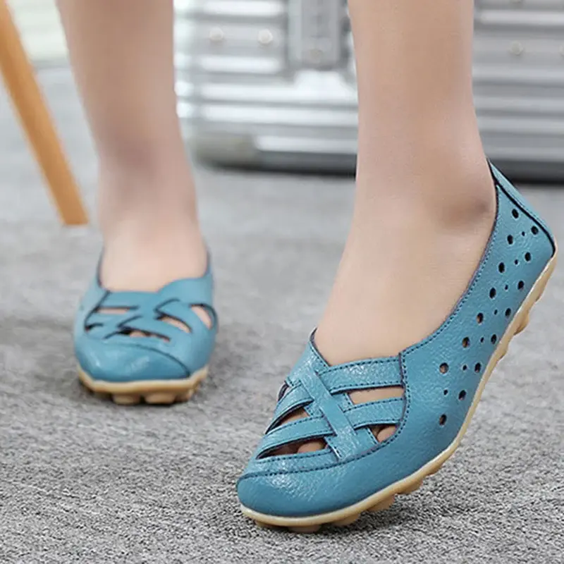 Miniature : Femme en chaussures plates bleues vue de face