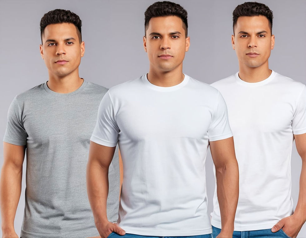 Portrait de 3 hommes en t-shirts gris, blanc et crème, vue de face