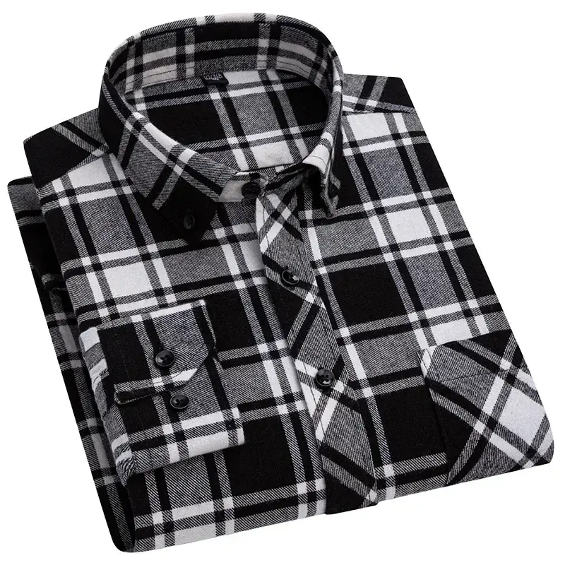 Thumbnail: Chemise en flanelle épaisse pour homme – Carreaux automnaux, manches longues pliée vue de face 3