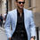 Miniature : Homme portant une veste professionnelle décontractée bleu ciel en extérieur, tendance printemps