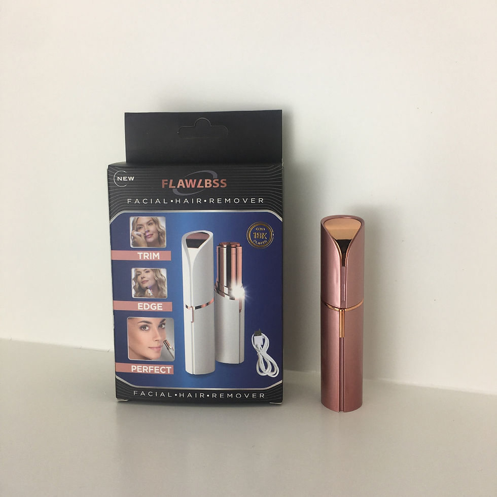 Miniature : Rasoir Touch Flawless Blush en main, prêt à l’emploi sur visage féminin 6