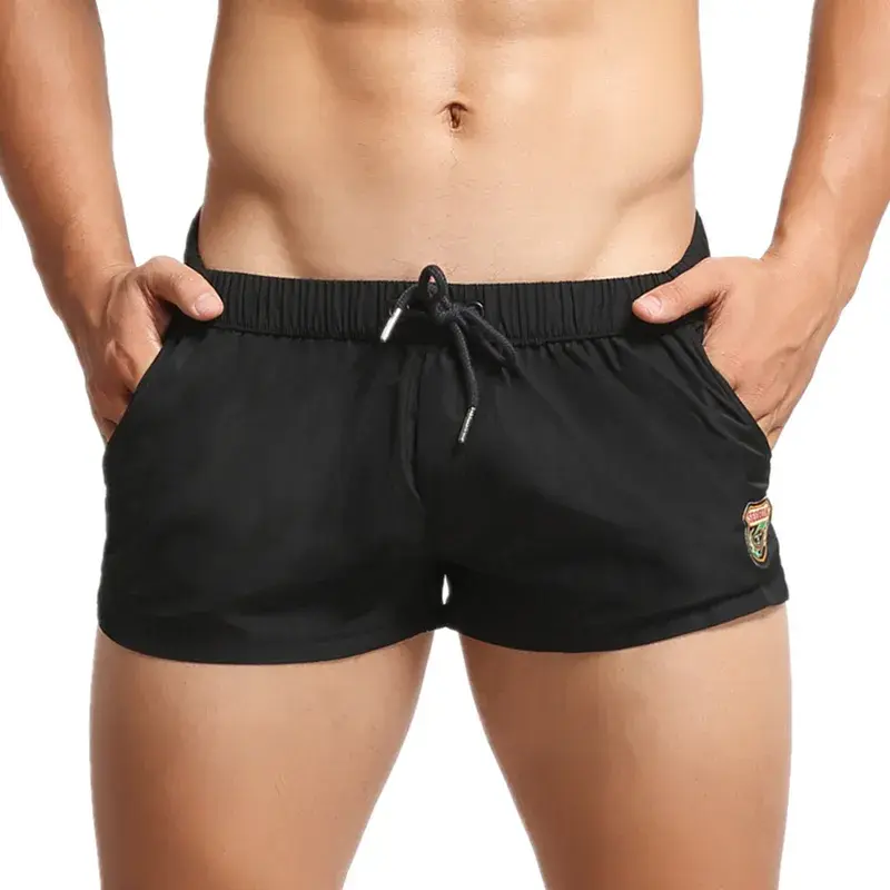 Miniature : Homme en short vue de face 5