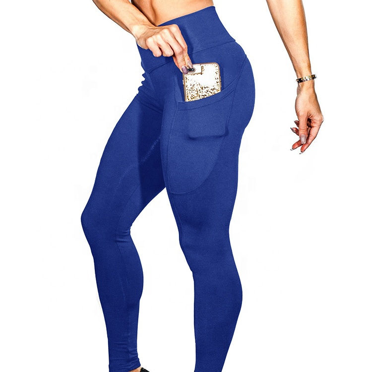 Miniature : Une femme portant des leggings bleus avec un téléphone dans la poche vue de côté