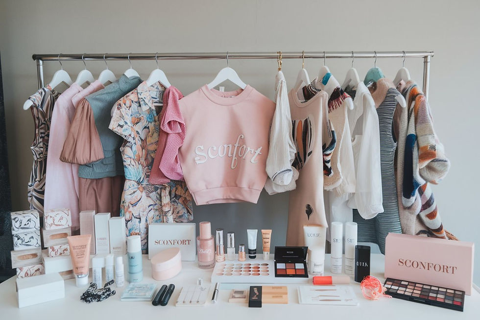 Portrait de la boutique de vêtements et de poduits de beauté en ligne "sconfort.com", vue de l'intérieur 1.