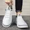 Thumbnail: Homme portant des Chaussures Décontractées blanches pour Hommes 2