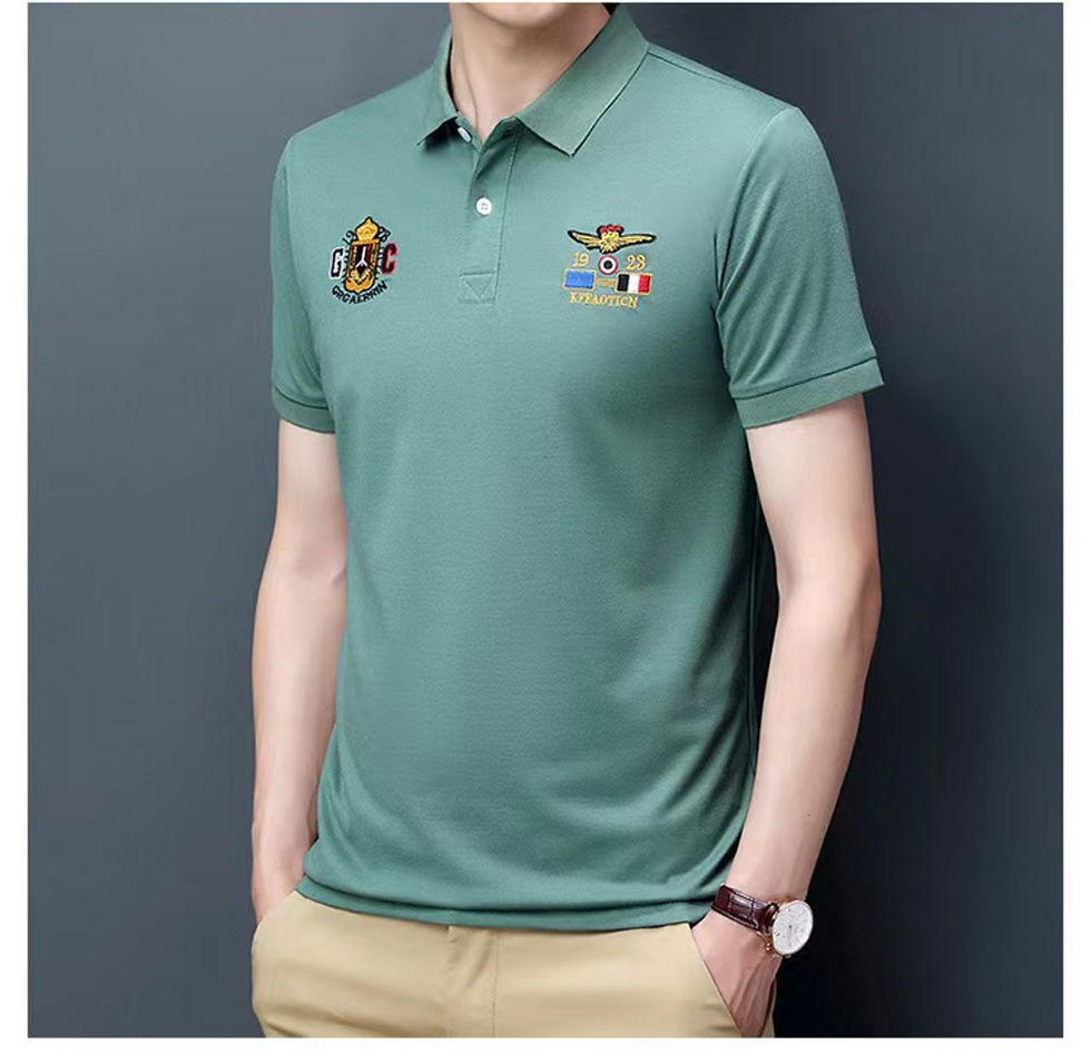 Thumbnail: Homme portant un Polo Brodé vert