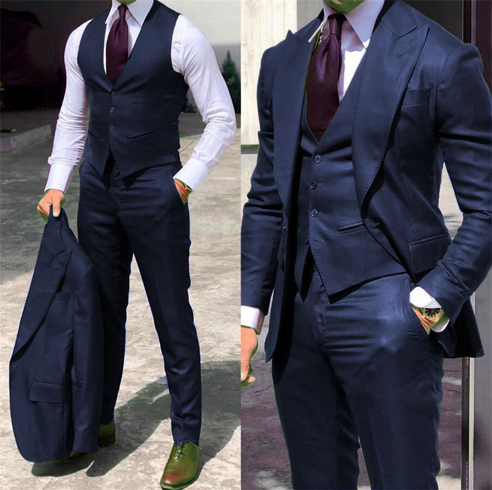 Miniature : Homme portant un costume de mariage 3 pièces cintré couleur gris fumé vue complete et partiellement habillé