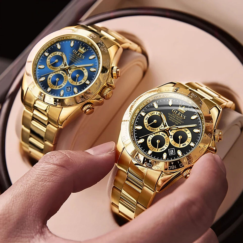 Portrait de deux Montres OLEVS pour homme, cadrans noir et bleu, boitiers et bracets en or, vue de face.