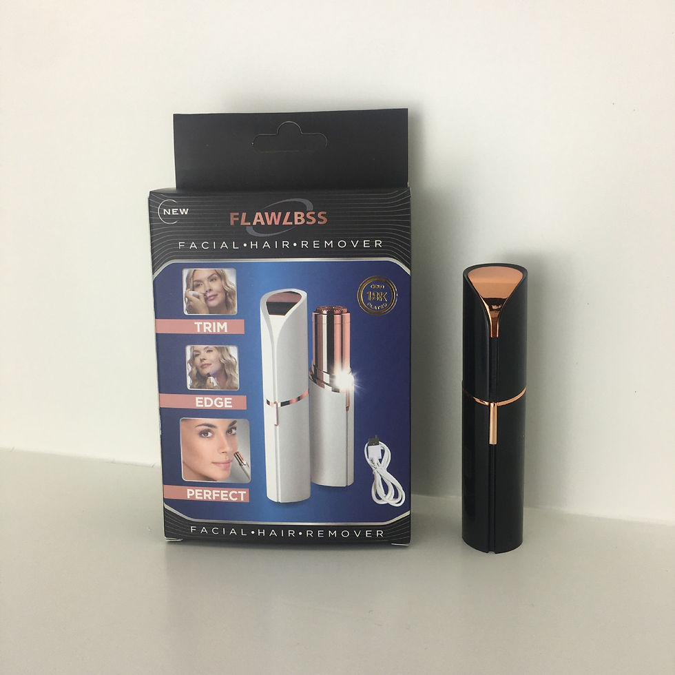 Miniature : Rasoir Touch Flawless Blush en main, prêt à l’emploi sur visage féminin 9