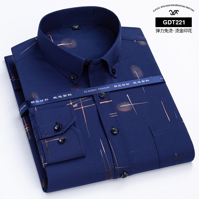 Thumbnail: Chemise Homme Slim Sans Repassage pliée à manches longues, bleue foncée, vue de face.