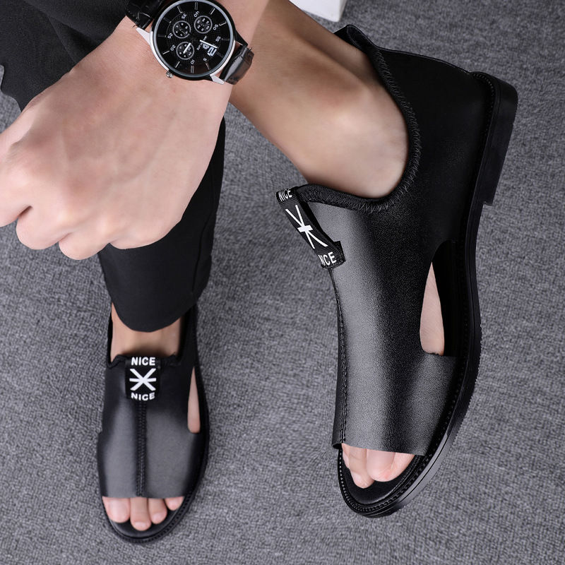 Thumbnail: Homme portant des Sandales d'Été noires vue de haut 3.