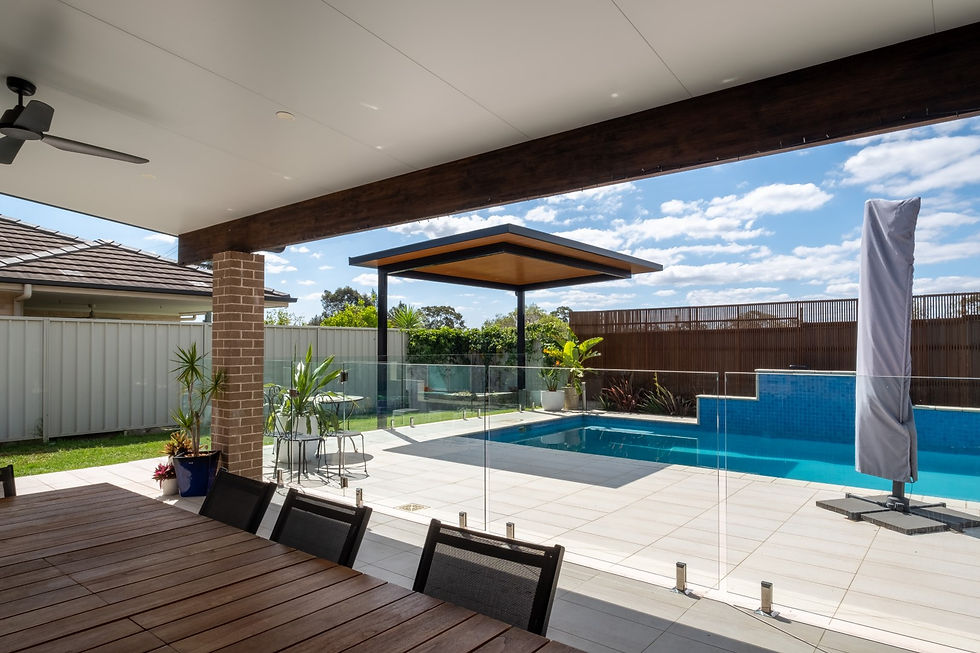 Luxe Cantilever Black with Oak finish