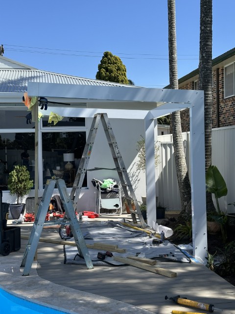 Luxe Cantilever Lite Frame during construction