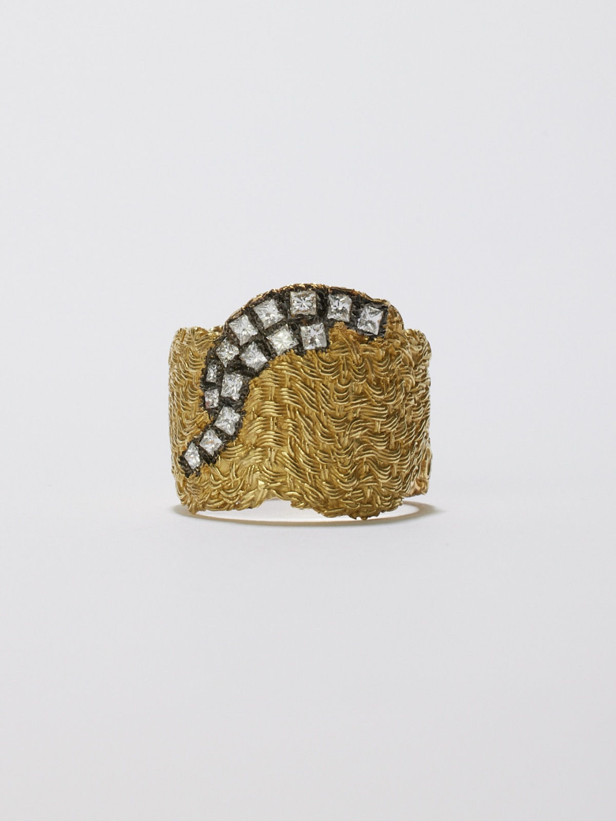 DIAMOND TAPESTRY RING