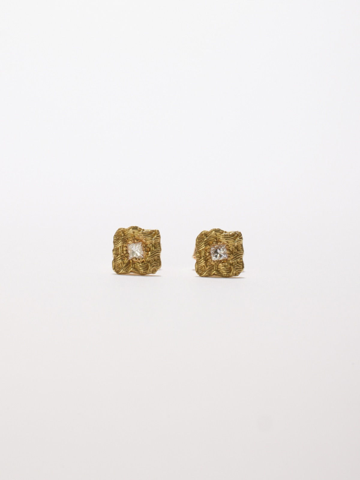DIAMOND STUDS