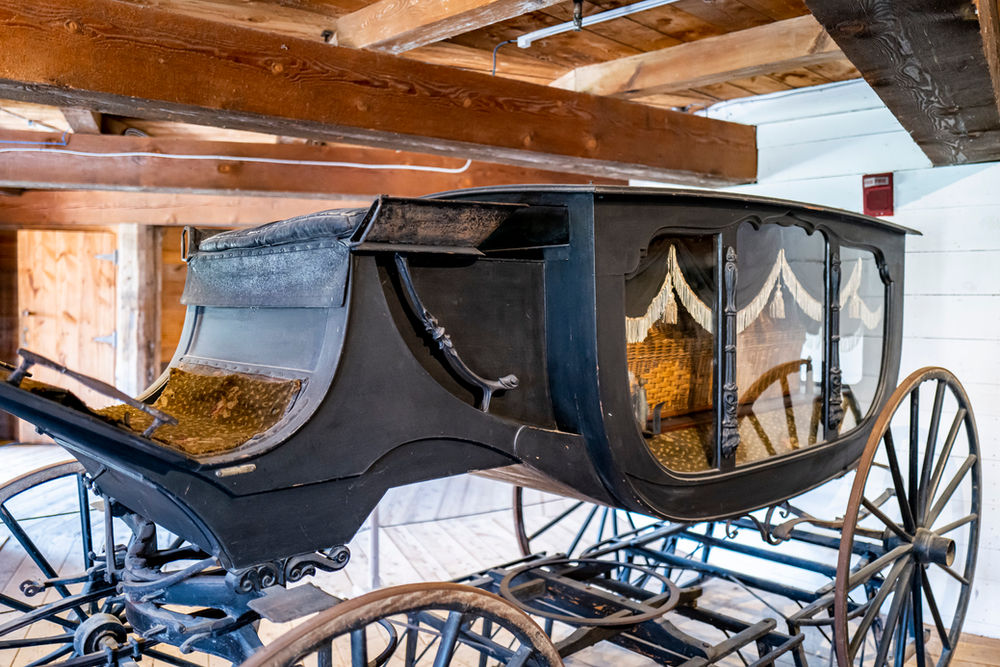 ANTIQUES ROADSHOW Priceless Memories