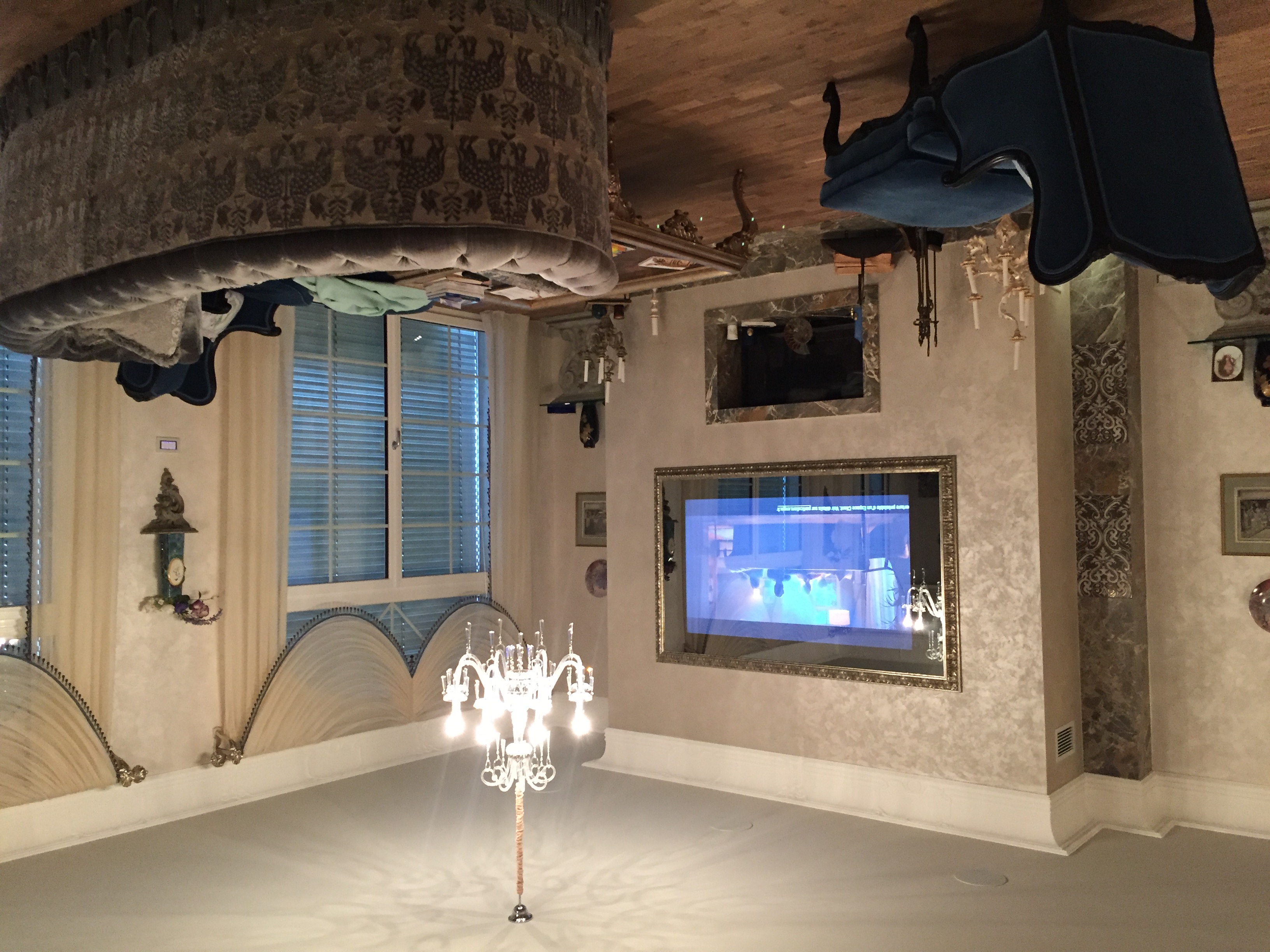 TV 75'' miroir sans teint
