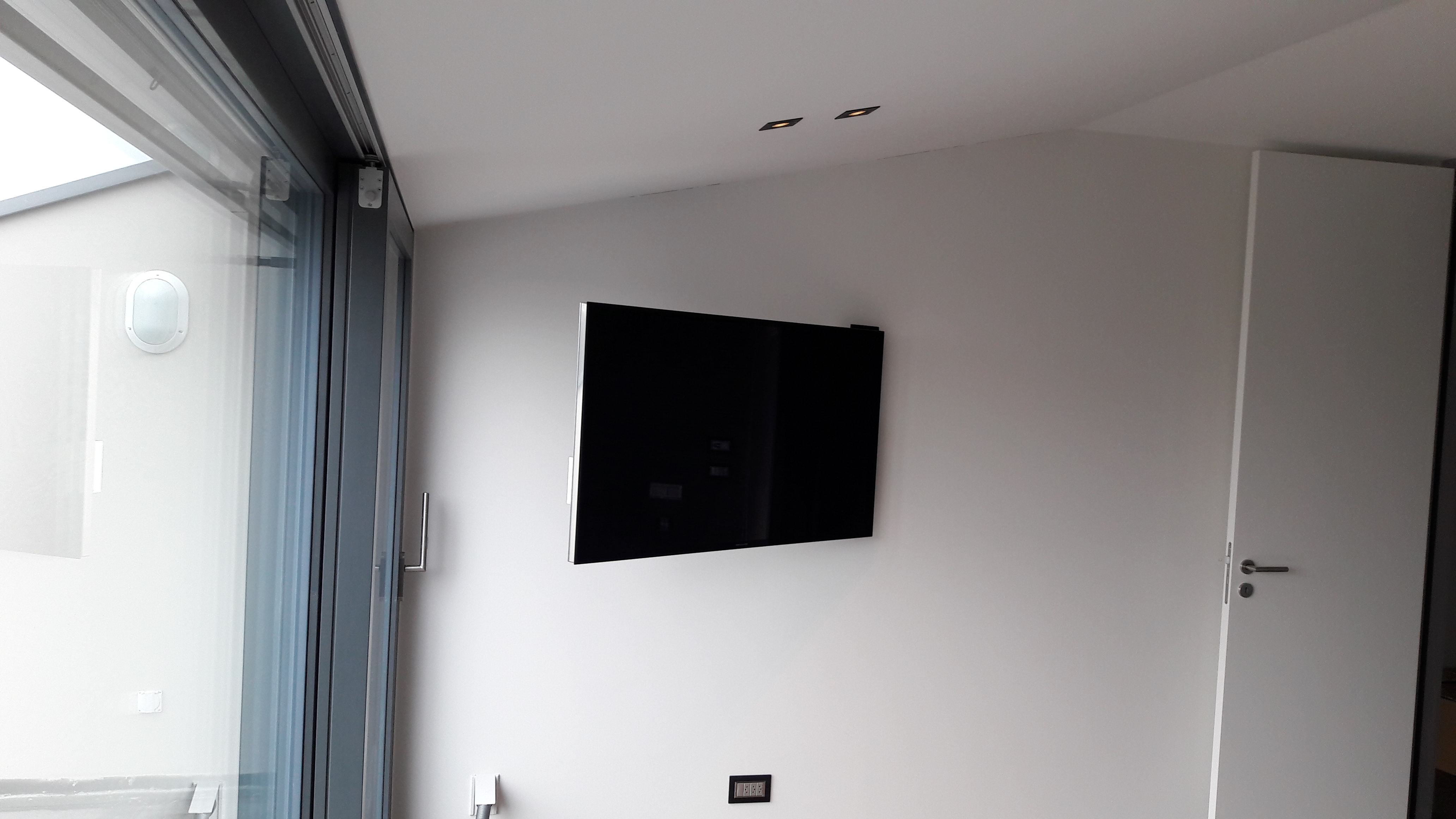 TV 55'' B&O au mur
