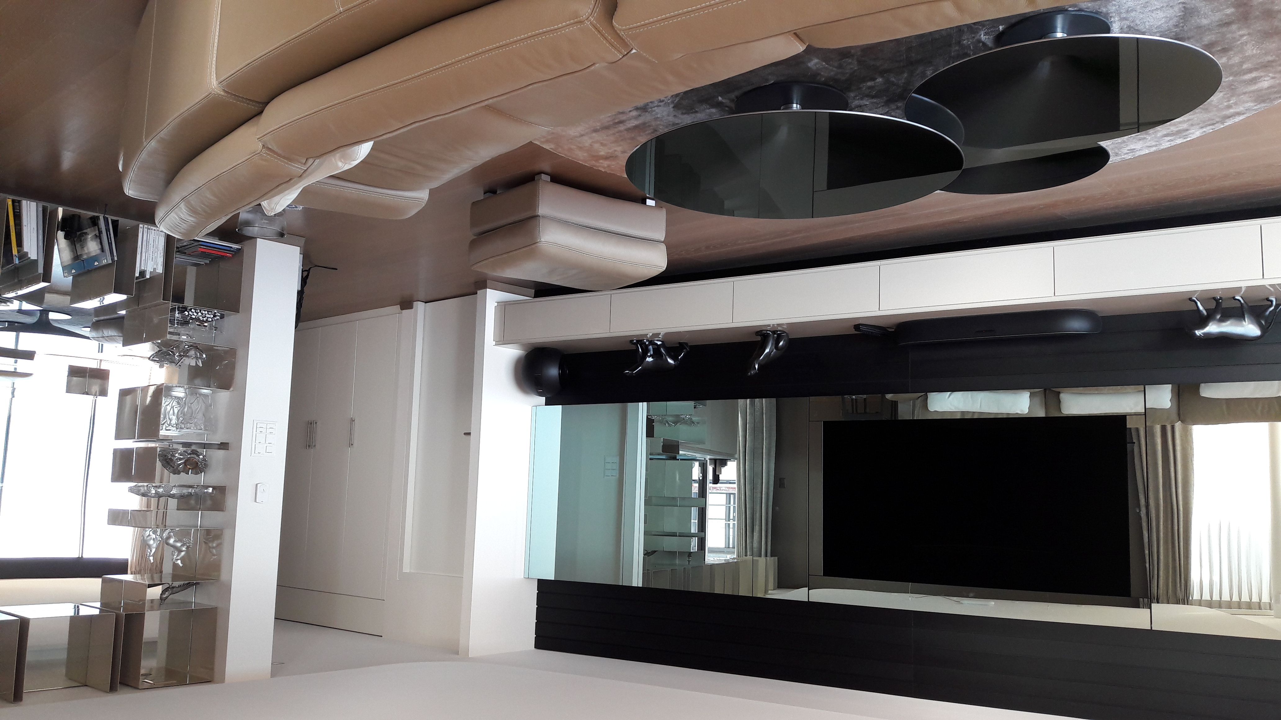 TV 65'' encastré