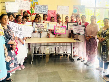 भगवान श्री कृष्ण महिला शिक्षण महाविद्यालय में नशा रोको विषय पर नारा लेखन प्रतियोगिता का आयोजन
